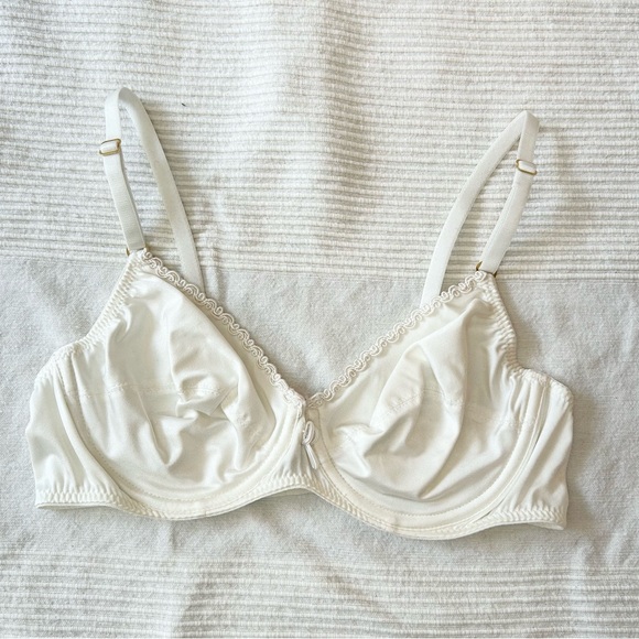 Vogue Unlined Bra - Picture 3 of 9